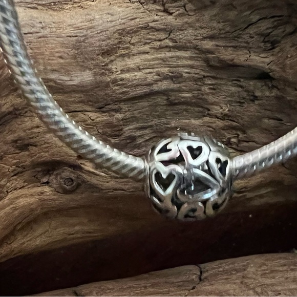 NWT Authentic Chamilia- Captured Hearts Charm Open Work Filigree Charm Love 925 - Picture 2 of 3